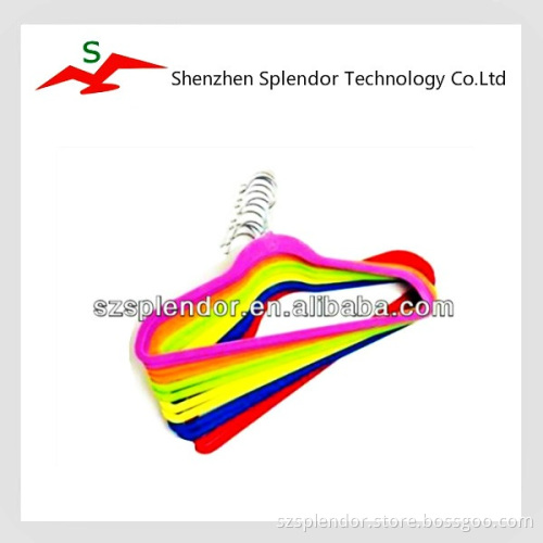 plastic clothes hangers